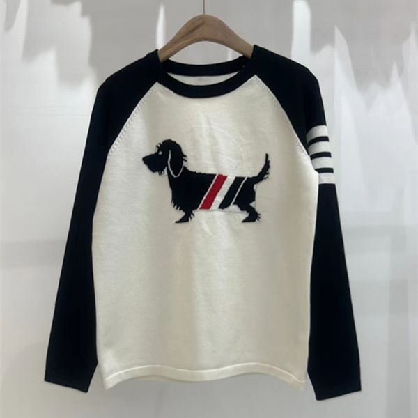 908 l 2022 milan runway autumn women's sweater brand same style long sleeve gray black crew neck pullover womens qianli, White;black
908 l 2022 milan runway autumn women's sweater brand same style long sleeve gray black crew neck pullover womens qianli, White;black
