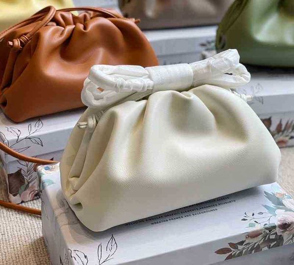 venetas divani handbags designer bottegas cloud women's genuine leather underarm net red one shoulder slanting cow leather bag
venetas divani handbags designer bottegas cloud women's genuine leather underarm net red one shoulder slanting cow leather bag