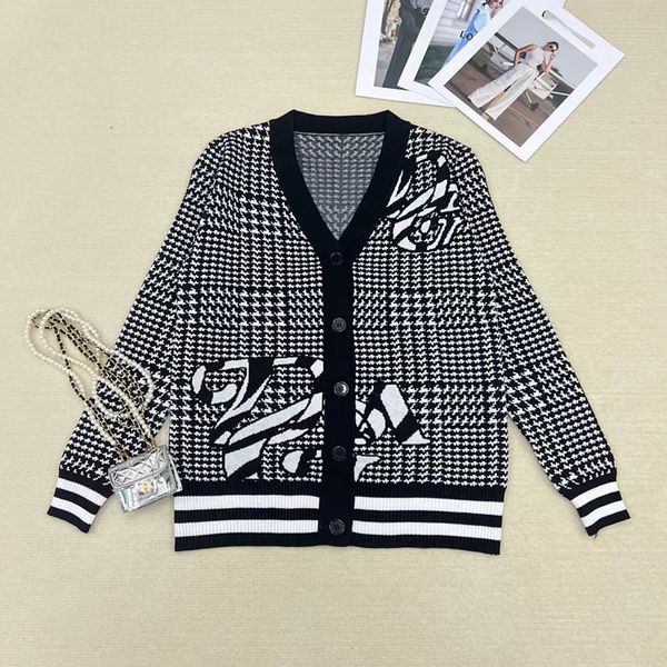 909 l 2022 milan runway autumn women's sweater brand same style long sleeve black v neck cardigan womens qianli, White;black
909 l 2022 milan runway autumn women's sweater brand same style long sleeve black v neck cardigan womens qianli, White;black