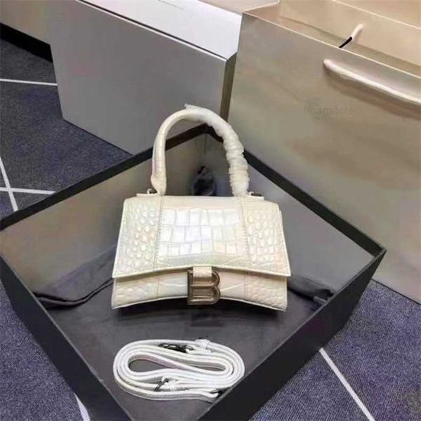 designer balencaigass handbags fashion bags b-family alligator 2022 hourglass star same b-word advanced sense leather hand-held messenger wo
designer balencaigass handbags fashion bags b-family alligator 2022 hourglass star same b-word advanced sense leather hand-held messenger wo