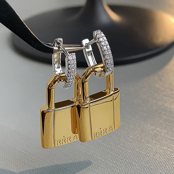 french fashion ins lock earrings female stud ear buckle niche design sense high-end temperament unique exquisite jewelry accessories, Golden;silver
french fashion ins lock earrings female stud ear buckle niche design sense high-end temperament unique exquisite jewelry accessories, Golden;silver