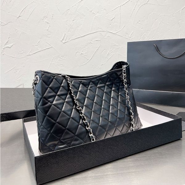 quilted shopping bag women handbag large capacity package tote bags chain shoulder strap fashion metal letter magnetic hasp inside zipper po
quilted shopping bag women handbag large capacity package tote bags chain shoulder strap fashion metal letter magnetic hasp inside zipper po