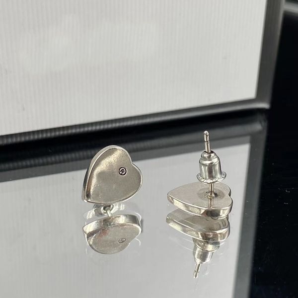 the latest fashion and popular stud earrings light luxury brand designer classic retro simple style 925 silver wedding couple gift with box, Golden;silver
the latest fashion and popular stud earrings light luxury brand designer classic retro simple style 925 silver wedding couple gift with box, Golden;silver