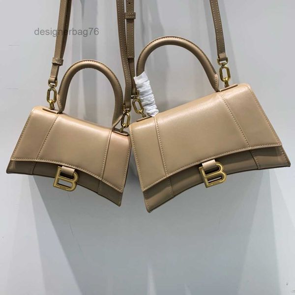 fashion 2022 designer bags bbalencaig'as hourglass home b letter buckle trend leather crocodile pattern single shoulder portable messen
fashion 2022 designer bags bbalencaig'as hourglass home b letter buckle trend leather crocodile pattern single shoulder portable messen