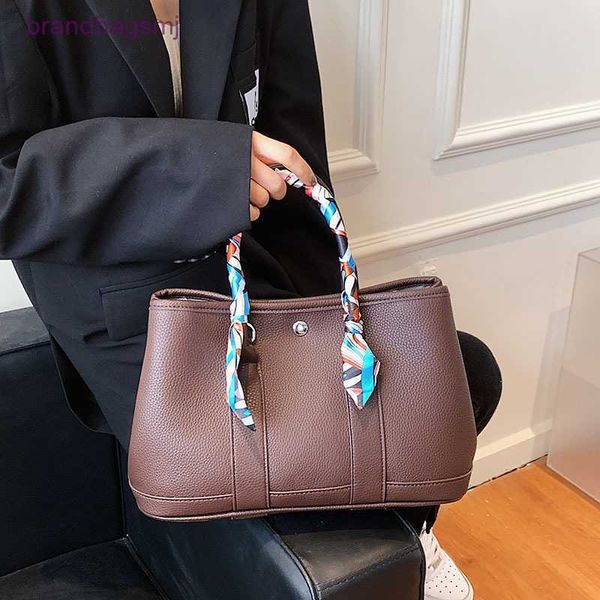 bag herme large capacity bag women's 2022 autumn new fashion portable bucket pu texture women's one shoulder messenger
bag herme large capacity bag women's 2022 autumn new fashion portable bucket pu texture women's one shoulder messenger