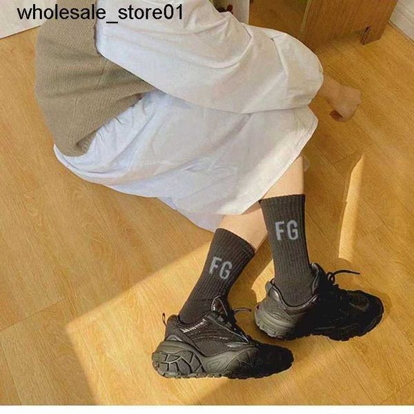 new men's designer essential fashion brand letter sports socks long tube couple socks, Black
new men's designer essential fashion brand letter sports socks long tube couple socks, Black