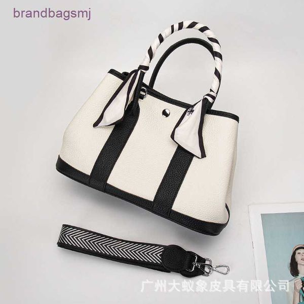 bag herme female 2022 four season new tote garden fashion one shoulder handbag commuter versatile
bag herme female 2022 four season new tote garden fashion one shoulder handbag commuter versatile