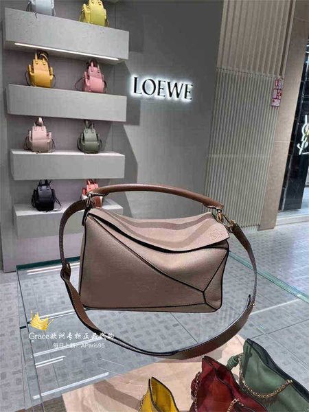 loew's puzzle geometry bag medium leather handheld messenger caramel sand spot woman's luxury designer bag high sense leisure hand
loew's puzzle geometry bag medium leather handheld messenger caramel sand spot woman's luxury designer bag high sense leisure hand