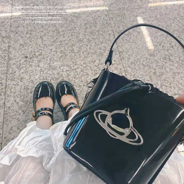22ss womens vivian bags vivi designer patent leather bucket bag texture large-capacity messengerbags all-match fashion black hand-held tluxu
22ss womens vivian bags vivi designer patent leather bucket bag texture large-capacity messengerbags all-match fashion black hand-held tluxu