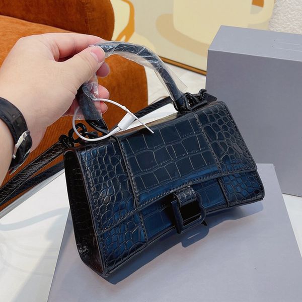 famous designer hourglass bag fashion leather crossbody classic flap handbags totes luxury brand women shoulder messenger purse 18cm
famous designer hourglass bag fashion leather crossbody classic flap handbags totes luxury brand women shoulder messenger purse 18cm