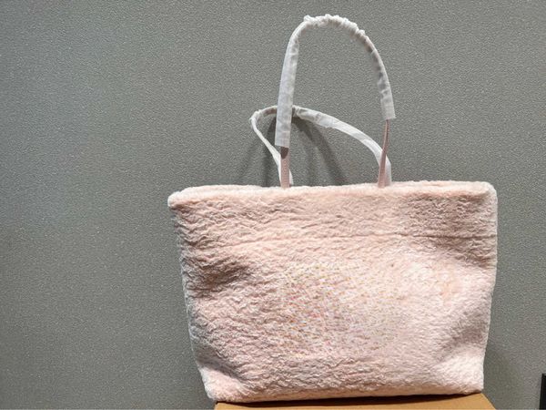 shoulder bags autumn and winter brand 2022 new cute candy color soft wool one tote mu handheld shopping big girl
shoulder bags autumn and winter brand 2022 new cute candy color soft wool one tote mu handheld shopping big girl