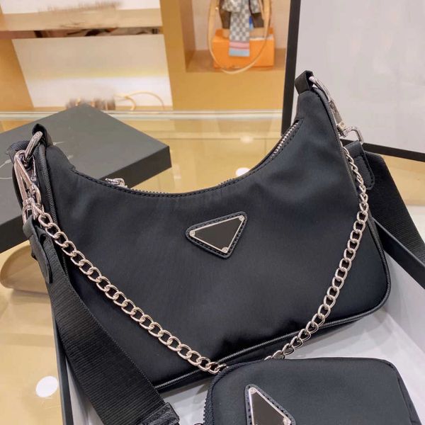 designer luxury women the tote bag fashion versatile handbags shoulder crossbody bags purse telfars totes large capacity saddle wallets 7a 1
designer luxury women the tote bag fashion versatile handbags shoulder crossbody bags purse telfars totes large capacity saddle wallets 7a 1