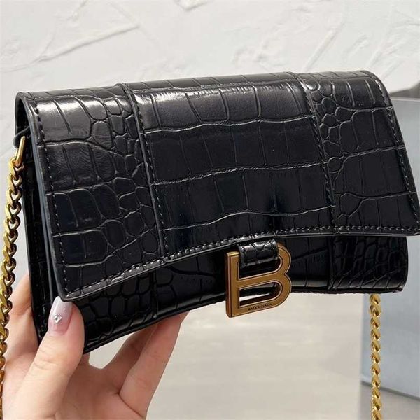 genuine leather bags balenciga hourglas handbags the cool and explosive hourglass bag has a unique symbolic arc size of 19 11cm
genuine leather bags balenciga hourglas handbags the cool and explosive hourglass bag has a unique symbolic arc size of 19 11cm