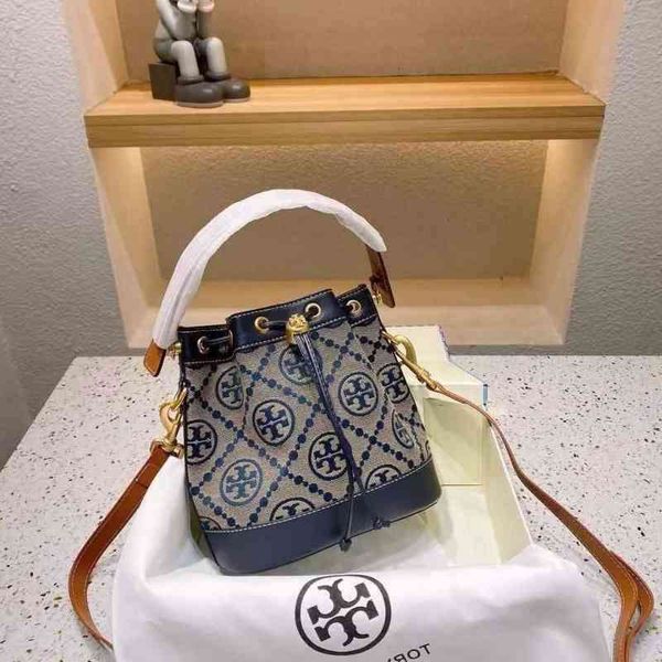 tory tote bag tb handbag luxury capacity torrys shoulder packs burchs messenger bags crossbody tbs ladies shopping handbags zhouzhoubao123 8
tory tote bag tb handbag luxury capacity torrys shoulder packs burchs messenger bags crossbody tbs ladies shopping handbags zhouzhoubao123 8