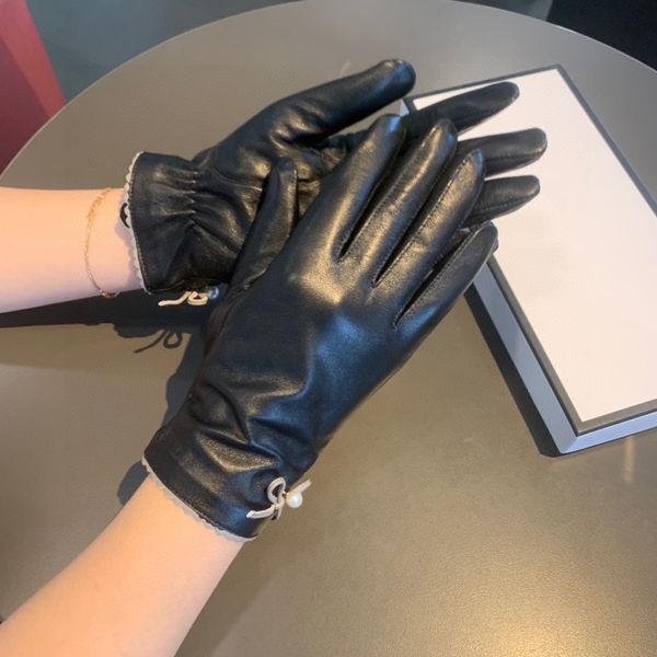 ch designer gloves leather glove ladies sheepskin rabbit fur winter mitten for women official replica counter quality european size t0p qual, Blue;gray
ch designer gloves leather glove ladies sheepskin rabbit fur winter mitten for women official replica counter quality european size t0p qual, Blue;gray