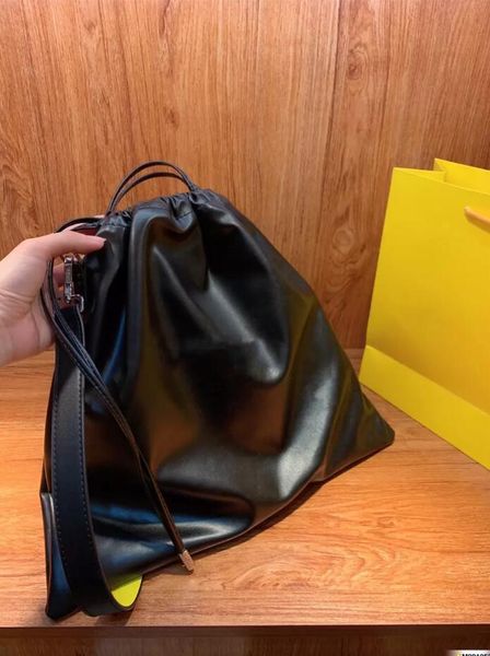 luxury design leather drawcord bag classic soft solid letter hand bags elegant leisure brand shopping purse multi purpose pocket
luxury design leather drawcord bag classic soft solid letter hand bags elegant leisure brand shopping purse multi purpose pocket