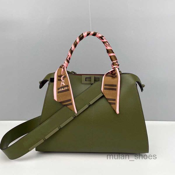 2022 evening bags tote shoulder bags leather crossbody handbags twist buckle compartment pocket removable strap metal letter totes purses
2022 evening bags tote shoulder bags leather crossbody handbags twist buckle compartment pocket removable strap metal letter totes purses