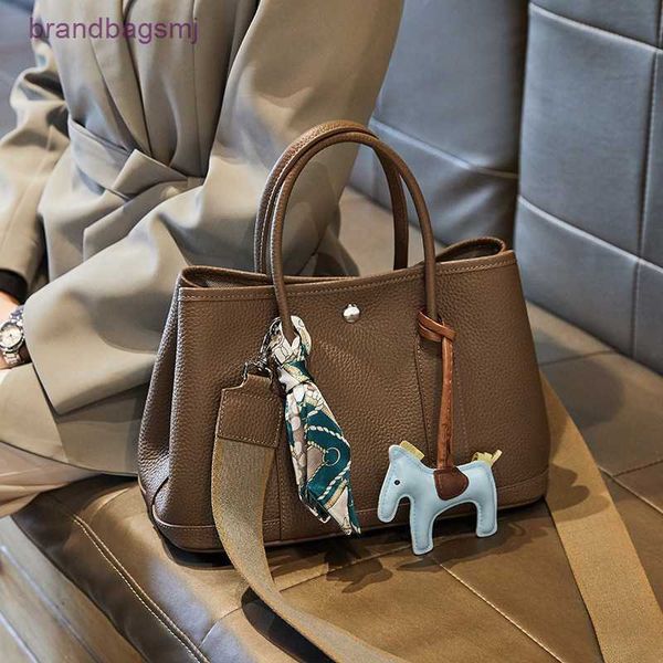 bag herme 2022 new leather women's bag litchi pattern garden simple large capacity single shoulder diagonal span portable mommy tote
bag herme 2022 new leather women's bag litchi pattern garden simple large capacity single shoulder diagonal span portable mommy tote