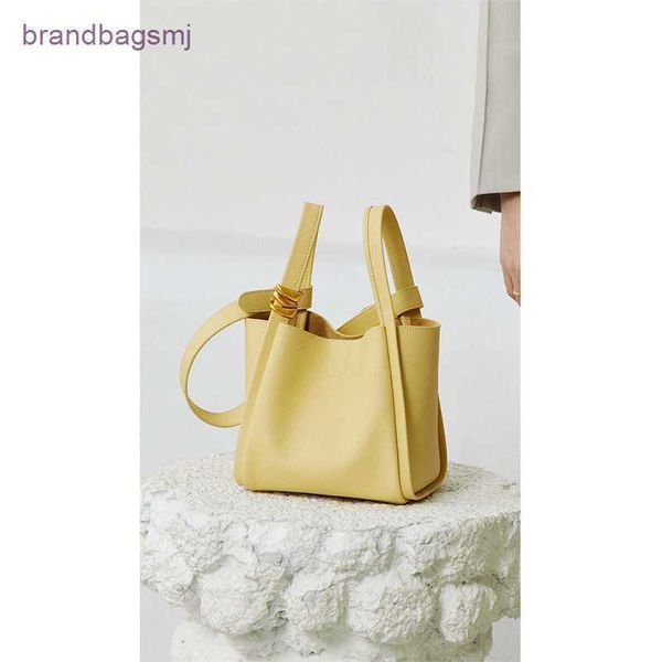 bags herme french niche high-grade texture bag women 2022 wrist decoration hardware basket handbag one shoulder messenger bag
bags herme french niche high-grade texture bag women 2022 wrist decoration hardware basket handbag one shoulder messenger bag