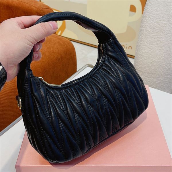 wander matelasse miu satin mini hobo bag designer handbag gold-tone hardware leather tote hobo silhouette women zipper closure crossbody 6yl
wander matelasse miu satin mini hobo bag designer handbag gold-tone hardware leather tote hobo silhouette women zipper closure crossbody 6yl