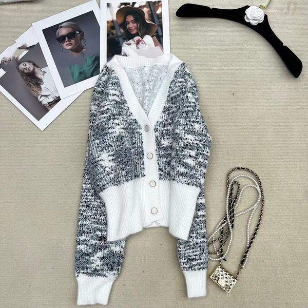 909 l 2022 milan runway autumn women's sweater brand same style long sleeve v neck cardigan womens qianli, White;black
909 l 2022 milan runway autumn women's sweater brand same style long sleeve v neck cardigan womens qianli, White;black