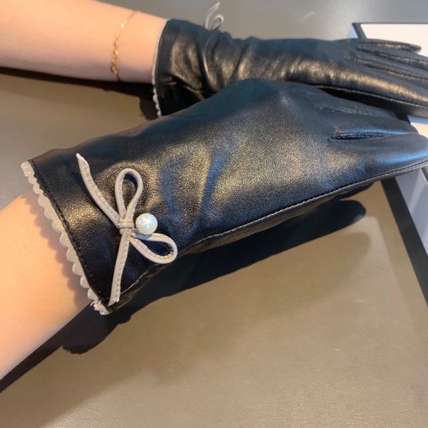 ch designer gloves leather glove ladies sheepskin rabbit fur winter mitten for women official replica counter quality european size t0p qual, Blue;gray
ch designer gloves leather glove ladies sheepskin rabbit fur winter mitten for women official replica counter quality european size t0p qual, Blue;gray