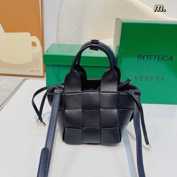 shoulder bag women crossbody bottage venates backpack purse handbags seam leather ladies metal chain classic woven messenger bag luxurys des
shoulder bag women crossbody bottage venates backpack purse handbags seam leather ladies metal chain classic woven messenger bag luxurys des