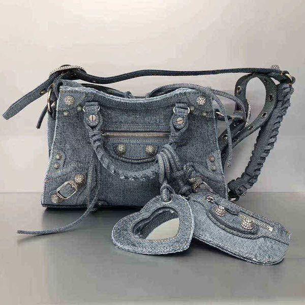 totes luxury handbags women denim diamond riveted motorcycle bag messenger bag half moon locomotive bag with mirror and card 220606
totes luxury handbags women denim diamond riveted motorcycle bag messenger bag half moon locomotive bag with mirror and card 220606