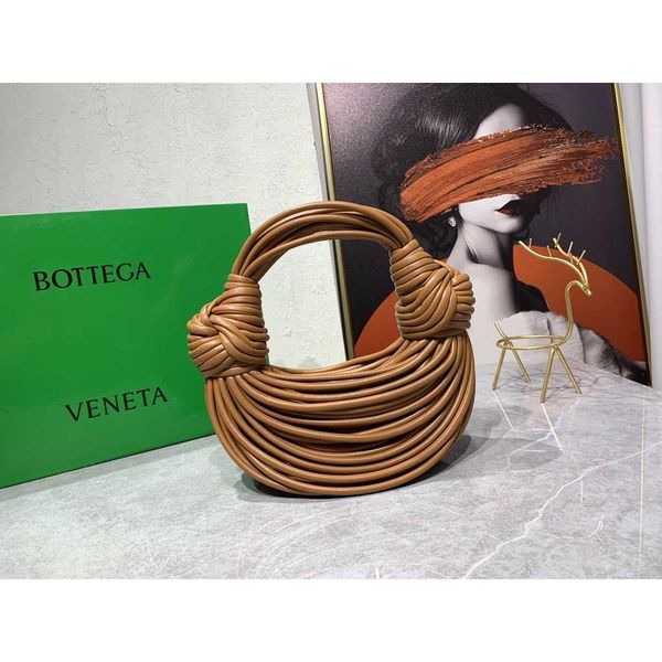 shoulder bag women crossbody bottage venates backpack purse handbags seam leather ladies metal chain classic woven messenger bag luxurys des
shoulder bag women crossbody bottage venates backpack purse handbags seam leather ladies metal chain classic woven messenger bag luxurys des
