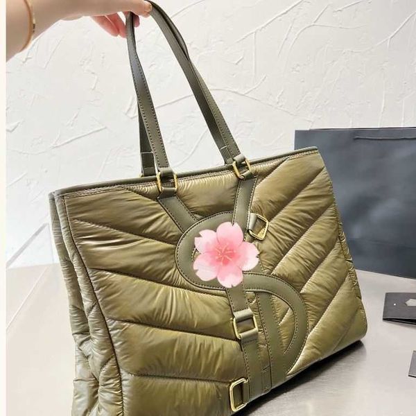 2022 autumn and winter new tote commuter bag space cotton suit bag large capacity handbag shoulder shopping bag
2022 autumn and winter new tote commuter bag space cotton suit bag large capacity handbag shoulder shopping bag