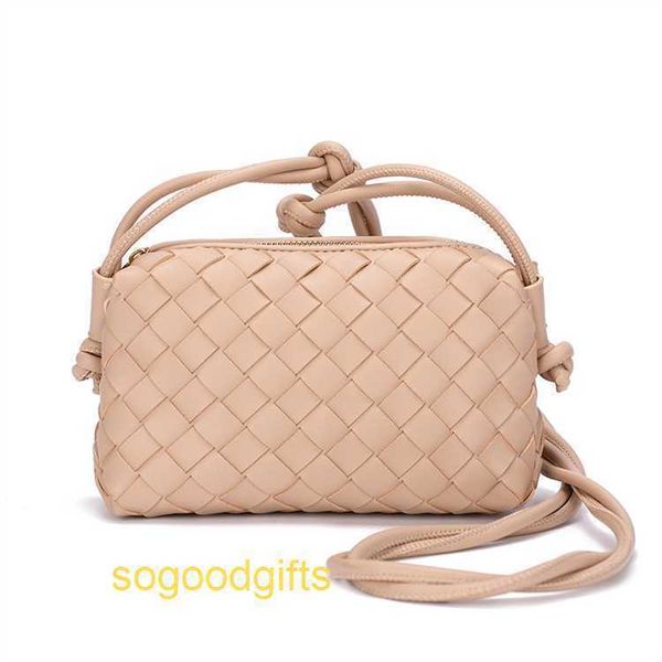 pouch designer bag bottegas handbags women venetas clutch bags 2022 new rhombic woven small square bag fashion versatile texture soft leathe
pouch designer bag bottegas handbags women venetas clutch bags 2022 new rhombic woven small square bag fashion versatile texture soft leathe