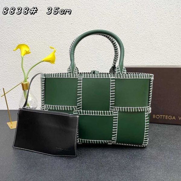 shoulder bag women crossbody bottage venates backpack purse handbags seam leather ladies metal chain classic woven messenger bag luxurys des 
shoulder bag women crossbody bottage venates backpack purse handbags seam leather ladies metal chain classic woven messenger bag luxurys des