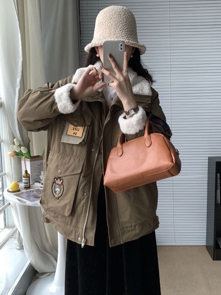 2022 new work wind plus down liner paired overcome women in the long paragraph imitation lamb wool lapel coat tide ins, Black
2022 new work wind plus down liner paired overcome women in the long paragraph imitation lamb wool lapel coat tide ins, Black