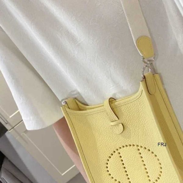 designer bags evelyn herme tote bag 2022 new hollow out bucket bag leather litchi pattern womens single shoulder messenger mobile phone frj
designer bags evelyn herme tote bag 2022 new hollow out bucket bag leather litchi pattern womens single shoulder messenger mobile phone frj