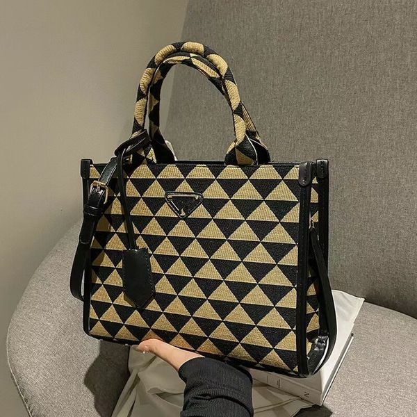 luxury embroidery ladies bags designer womens handbags color shoulder bag women totes crossbody clutch fashion handbag chain letter wallet t
luxury embroidery ladies bags designer womens handbags color shoulder bag women totes crossbody clutch fashion handbag chain letter wallet t