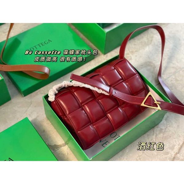 shoulder bag women crossbody bottage venates backpack purse handbags seam leather ladies metal chain classic woven messenger bag luxurys des
shoulder bag women crossbody bottage venates backpack purse handbags seam leather ladies metal chain classic woven messenger bag luxurys des