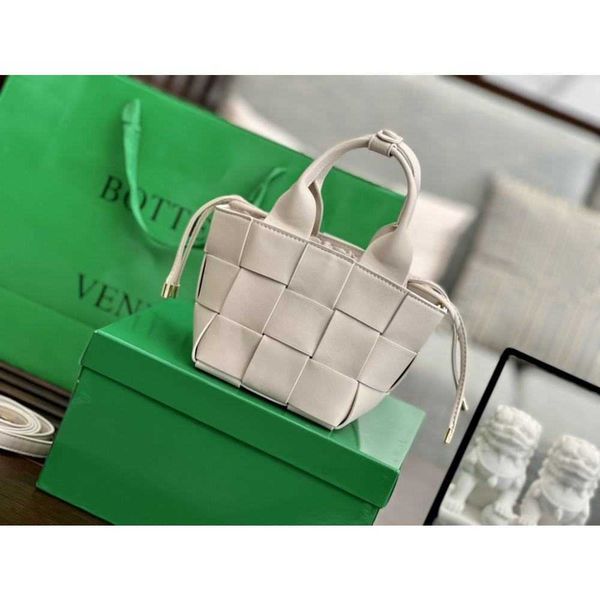 shoulder bag women crossbody bottage venates backpack purse handbags seam leather ladies metal chain classic woven messenger bag luxurys des
shoulder bag women crossbody bottage venates backpack purse handbags seam leather ladies metal chain classic woven messenger bag luxurys des