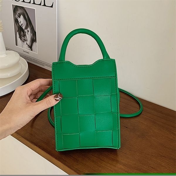 evening bags mini women's weave phone messenger pu leather handbag with short handle summer luxury designer trend shoulder lady tote 22
evening bags mini women's weave phone messenger pu leather handbag with short handle summer luxury designer trend shoulder lady tote 22
