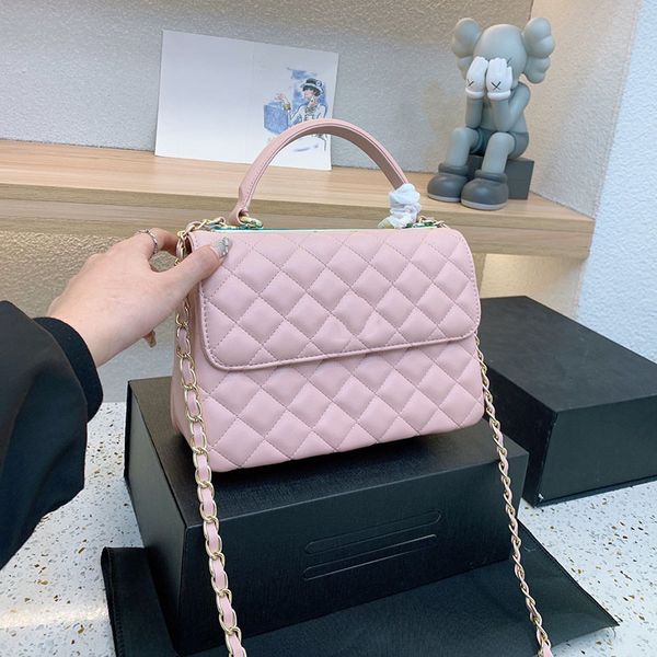 women retro portable luxury designer crossbody bag large capacity matelasse chain classic flap stylish leather quilted metal chrome handbag
women retro portable luxury designer crossbody bag large capacity matelasse chain classic flap stylish leather quilted metal chrome handbag