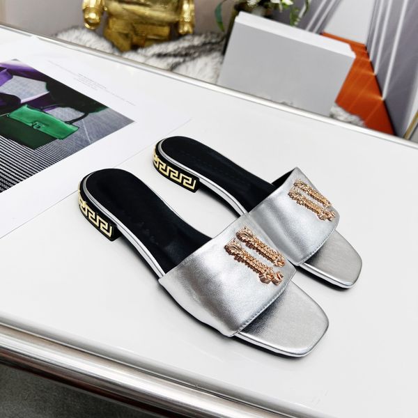 2022 new slippers medusa men women beach slippers leather webbing fashion luxury summer sandals 05
2022 new slippers medusa men women beach slippers leather webbing fashion luxury summer sandals 05