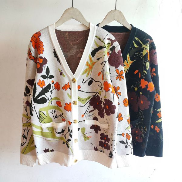 911 2022 runway summer brand same style sweater v neck long sleeve cardigan black white women's sweaters qian, White;black
911 2022 runway summer brand same style sweater v neck long sleeve cardigan black white women's sweaters qian, White;black