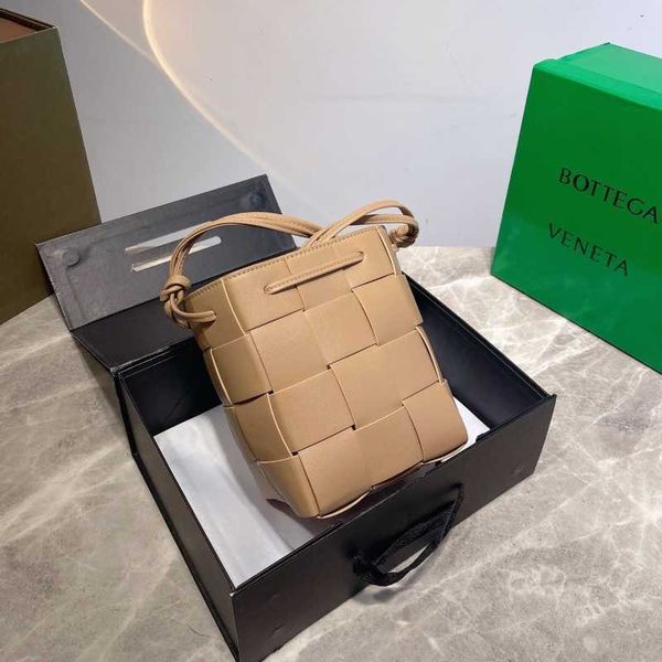 shoulder bag women crossbody bottage venates backpack purse handbags seam leather ladies metal chain classic woven messenger bag luxurys des
shoulder bag women crossbody bottage venates backpack purse handbags seam leather ladies metal chain classic woven messenger bag luxurys des
