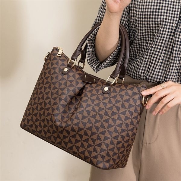 evening bags luxury brand handbags women's large capacity shoulder underarm tote fashion presbyopia vintage bag printing 220926
evening bags luxury brand handbags women's large capacity shoulder underarm tote fashion presbyopia vintage bag printing 220926