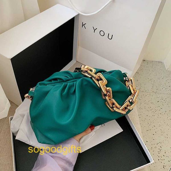 pouch designer bag bottegas handbags women venetas clutch bags trendy women's bag pleated acrylic thick chain cloud simple summer shoul
pouch designer bag bottegas handbags women venetas clutch bags trendy women's bag pleated acrylic thick chain cloud simple summer shoul