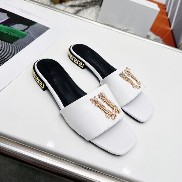 2022 new slippers medusa men women beach slippers leather webbing fashion luxury summer sandals 01
2022 new slippers medusa men women beach slippers leather webbing fashion luxury summer sandals 01