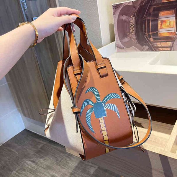 luxury bags designer handbags wholesale 2022 pattern contrast bucket color matching splicing versatile portable large bag
luxury bags designer handbags wholesale 2022 pattern contrast bucket color matching splicing versatile portable large bag