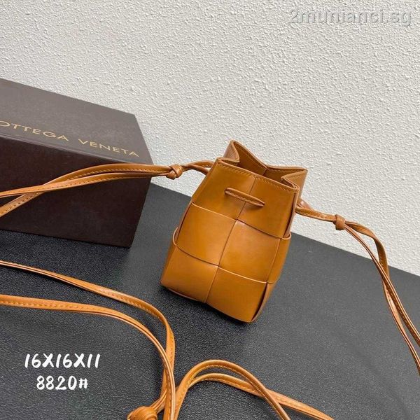 shoulder bag women crossbody bottage venates backpack purse handbags seam leather ladies metal chain classic woven messenger bag luxurys des
shoulder bag women crossbody bottage venates backpack purse handbags seam leather ladies metal chain classic woven messenger bag luxurys des