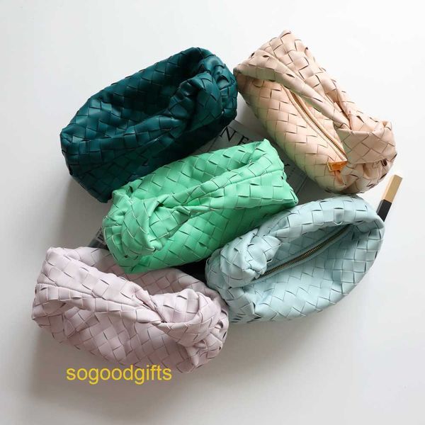 pouch designer bag bottegas handbags women venetas clutch bags 2022 new woven knotted leather handbag underarm bag simple and versatile hand
pouch designer bag bottegas handbags women venetas clutch bags 2022 new woven knotted leather handbag underarm bag simple and versatile hand
