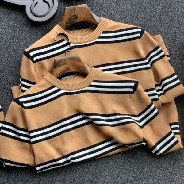 22ss mens wool sweater burb classic striped pullover bottoming knitted shirt designer sweaters man women casual loose sweatshirt 4xl 5xl s, White;black
22ss mens wool sweater burb classic striped pullover bottoming knitted shirt designer sweaters man women casual loose sweatshirt 4xl 5xl s, White;black