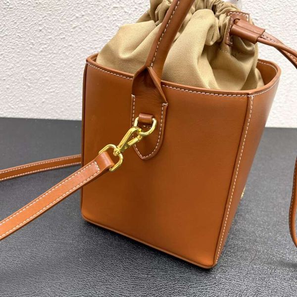 designer luxury women the tote bag fashion versatile handbags shoulder crossbody bags purse tories totes large capacity saddle wallets 7a q
designer luxury women the tote bag fashion versatile handbags shoulder crossbody bags purse tories totes large capacity saddle wallets 7a q